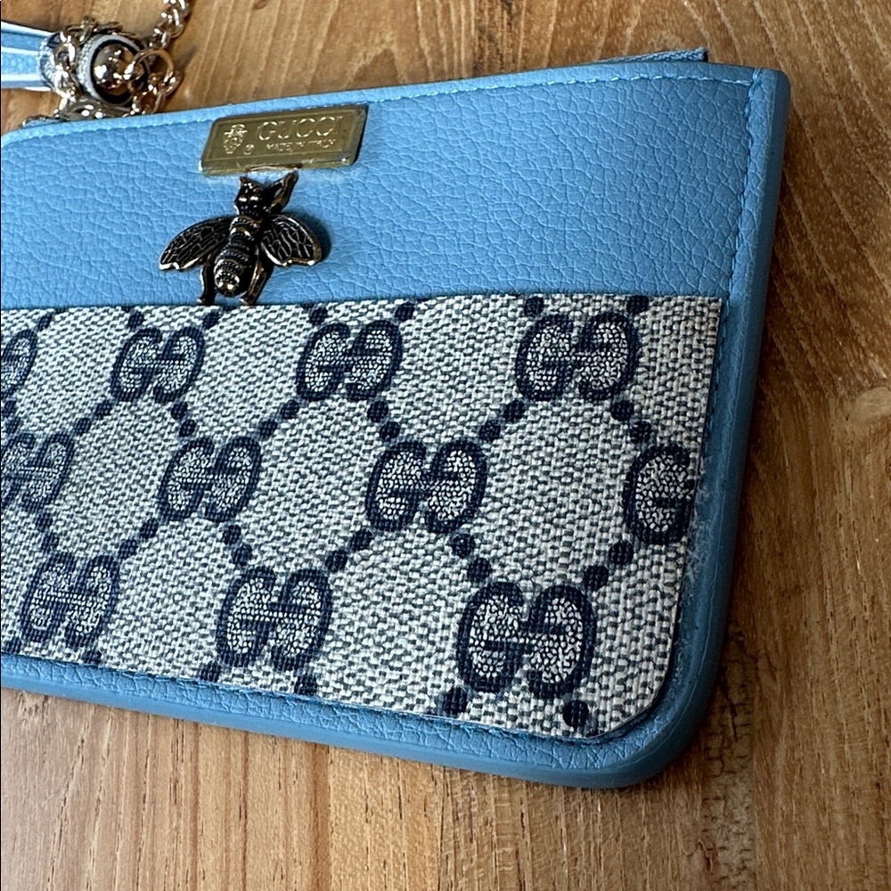 Upcycled leather luxury zip pouch - Picture 9 of 10